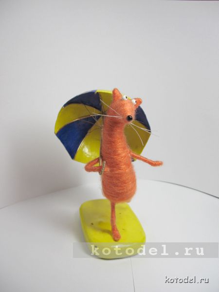 лиса с зонтом. игрушка из пробки и проволоки